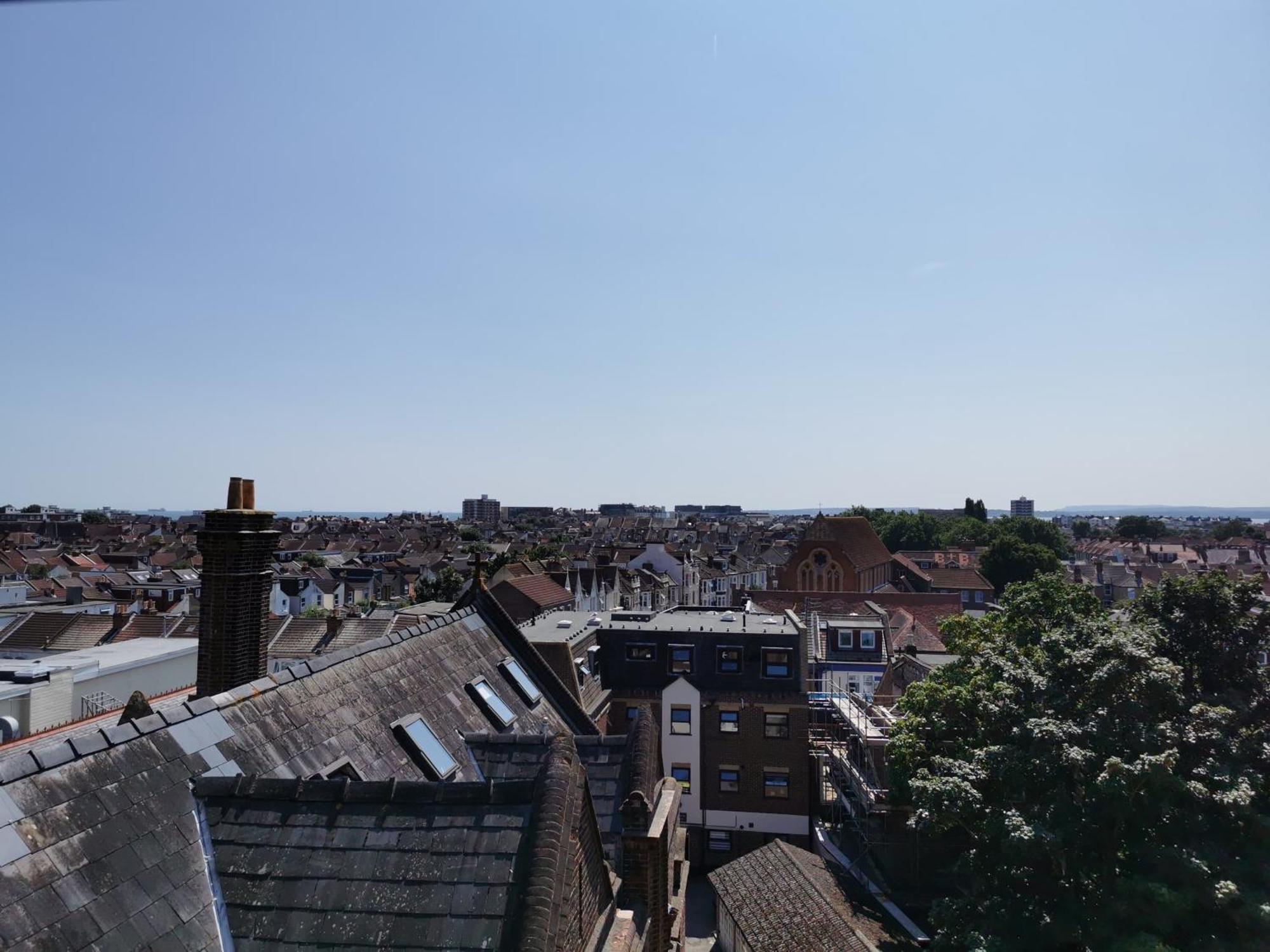 Spacious 4-bedroom Penthouse Sleeps 8 - Great View And Free Parking Appartement *
