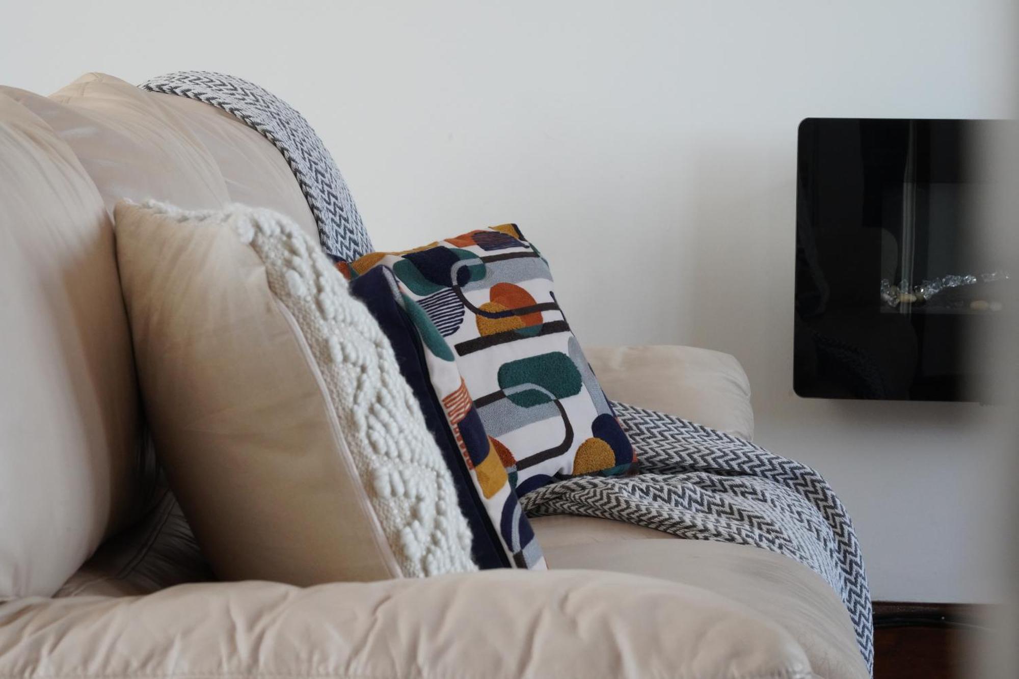 Spacious 4-bedroom Penthouse Sleeps 8 - Great View And Free Parking Appartement