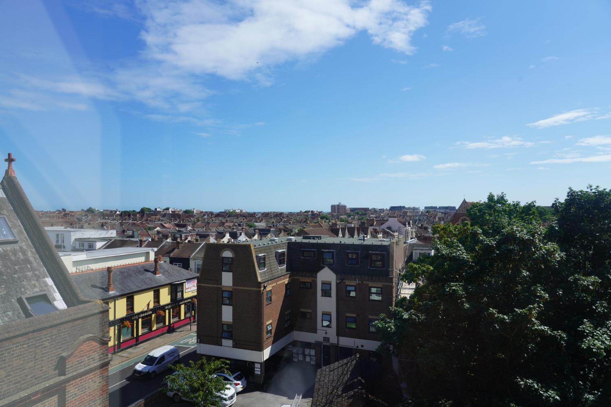 Spacious 4-bedroom Penthouse Sleeps 8 - Great View And Free Parking Portsmouth