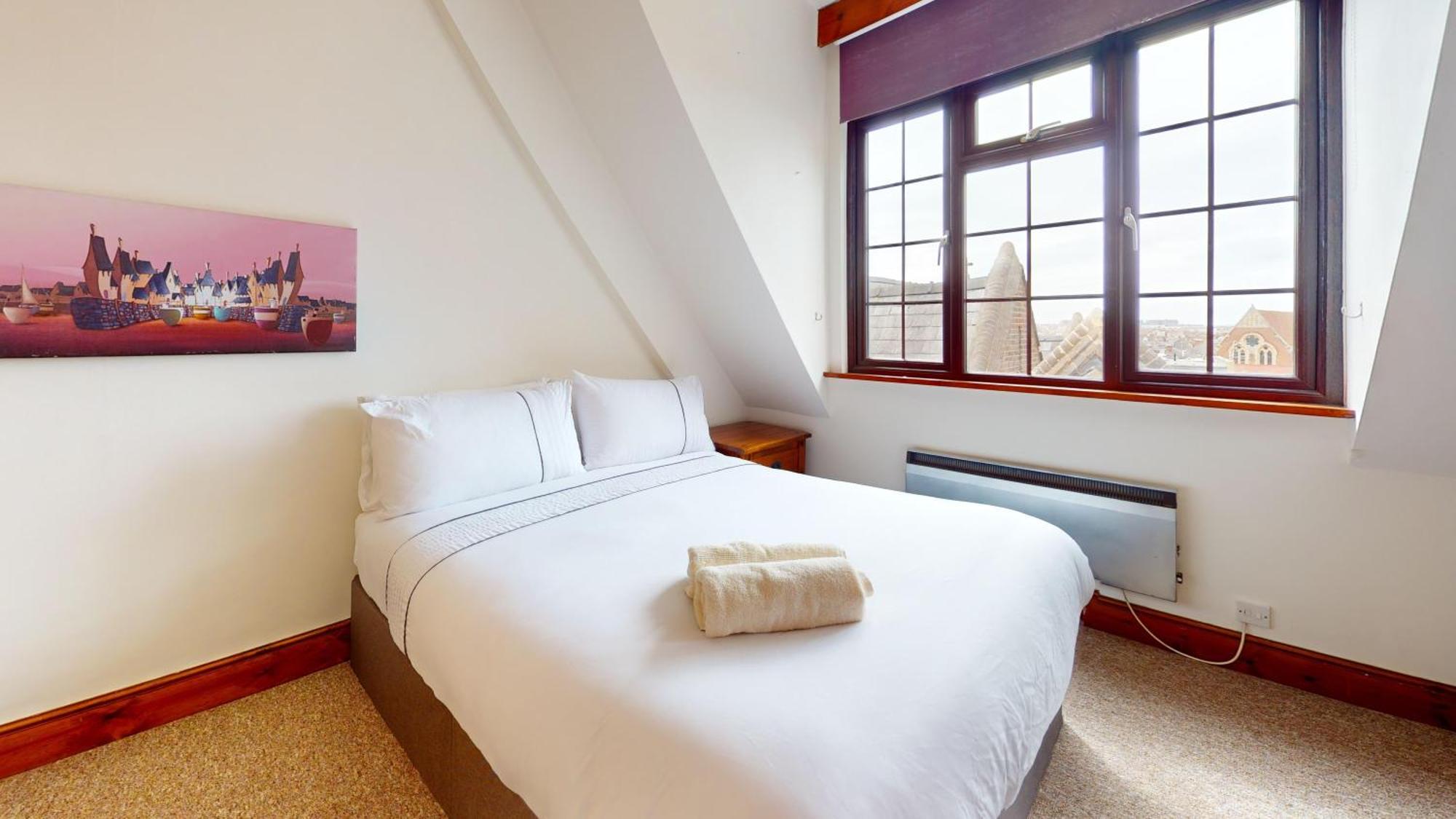 Spacious 4-bedroom Penthouse Sleeps 8 - Great View And Free Parking Appartement Portsmouth